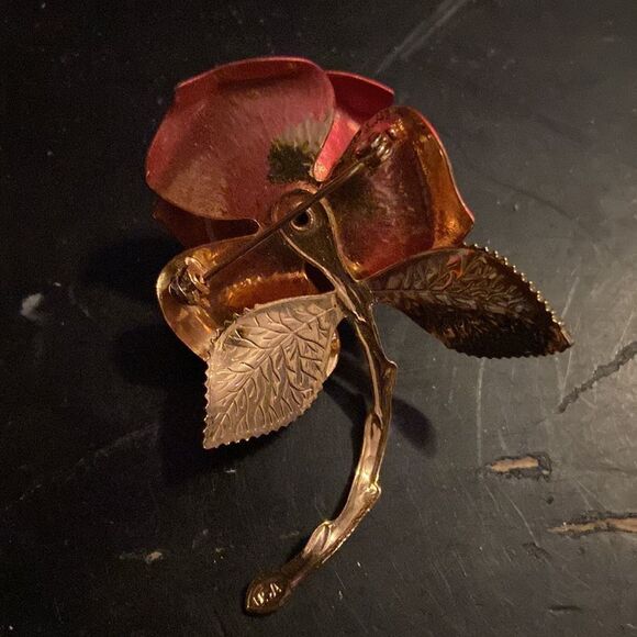 Red Rose Flower Brooch Gold Tone Pin Vintage Style Jewelry - Picture 2 of 2